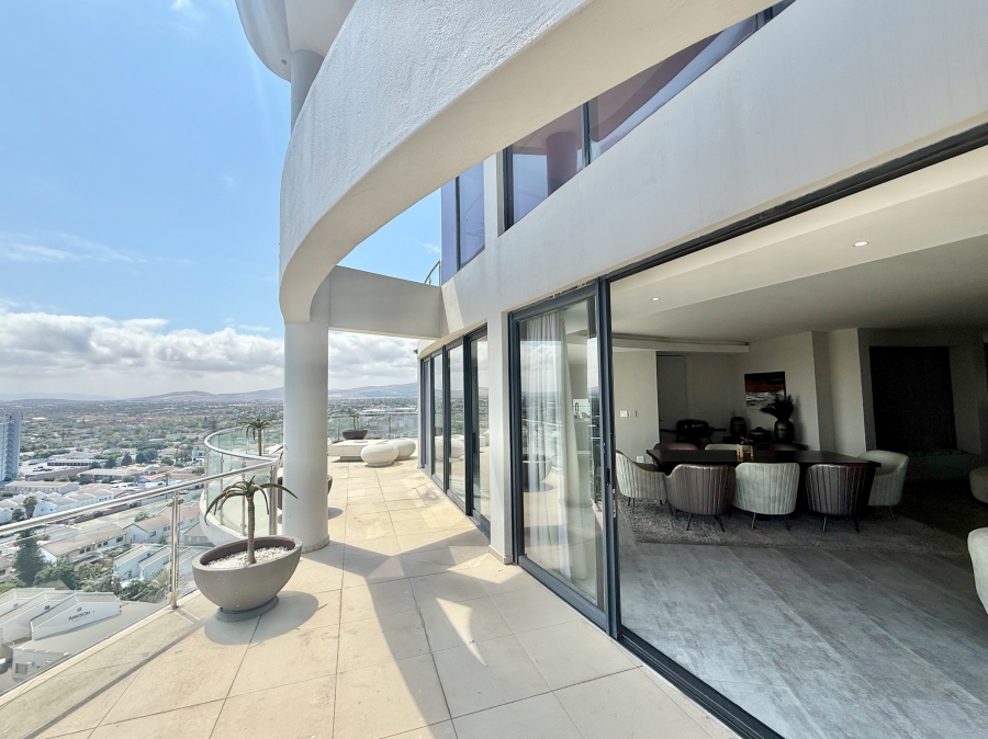 4 Bedroom Property for Sale in Waves Edge Western Cape